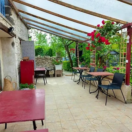Prázdninový dům Maison De Charme Avec Cheminee Et Jardin A *