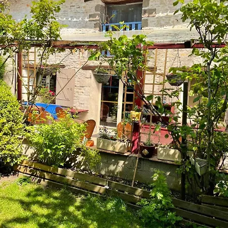 Maison De Charme Avec Cheminee Et Jardin A Saint-Jean-de-Sauves